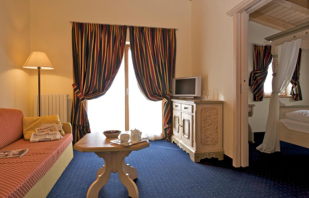 Suite (2 Adults + 2 Children),17194793:JPEG