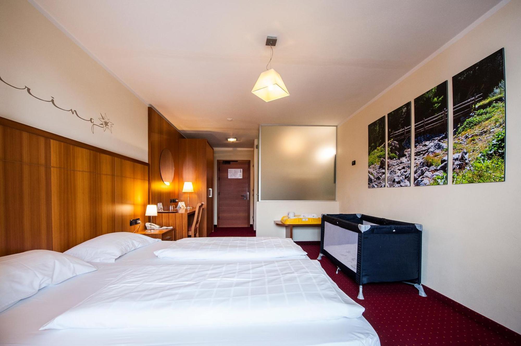 Standard Double Room,642165870:JPEG